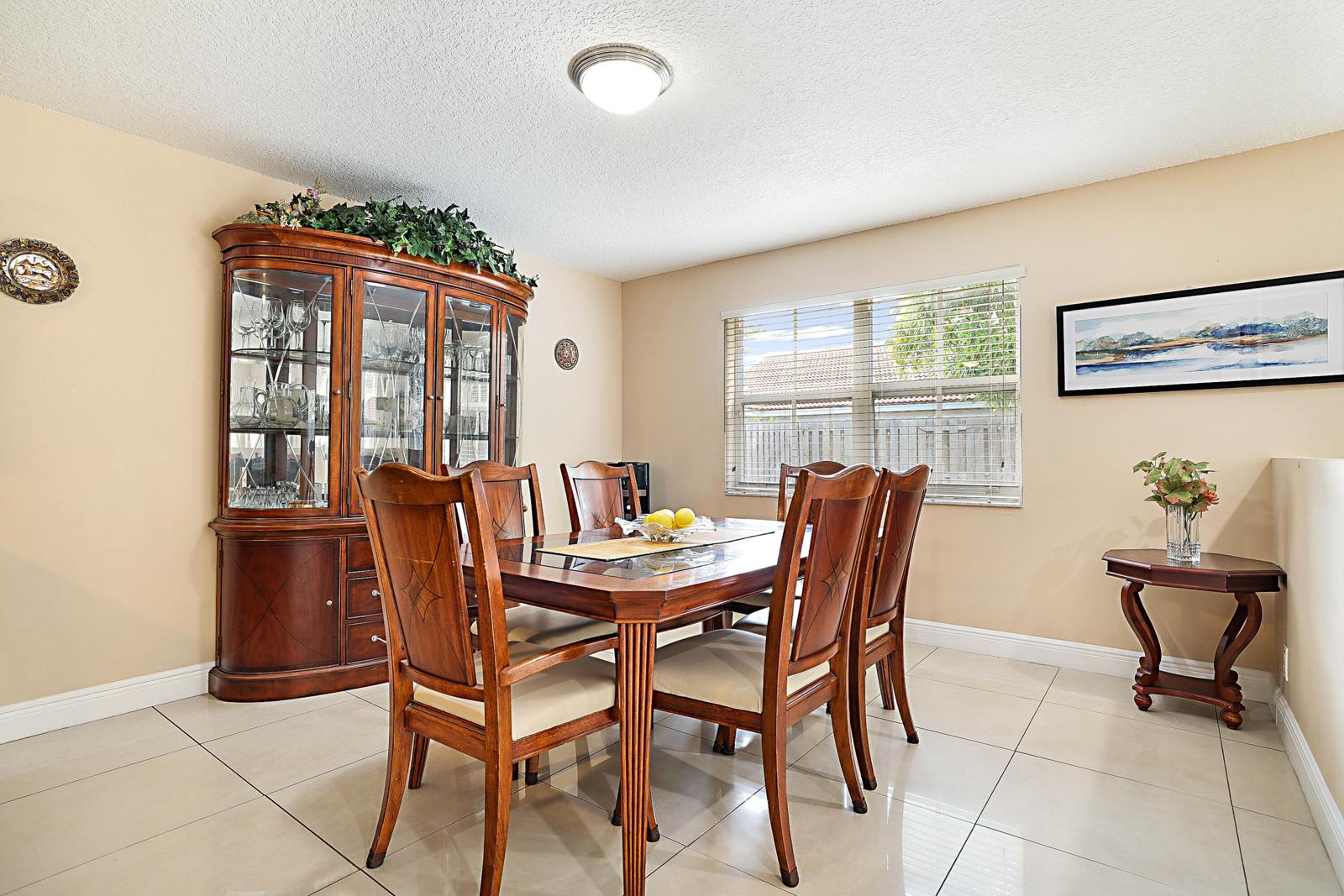6666 Saltaire Terrace, Margate, FL 33063 - dining area