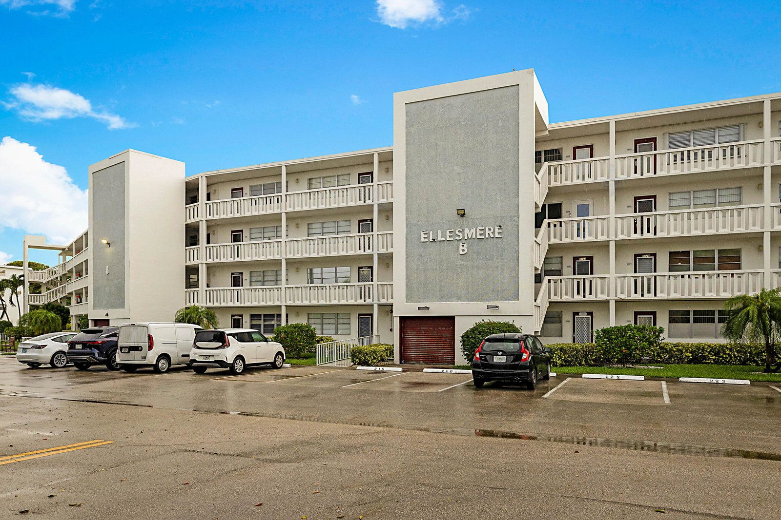 1023 Ellesmere B, Deerfield Beach, FL 33442 - listed by PBP Real Estate