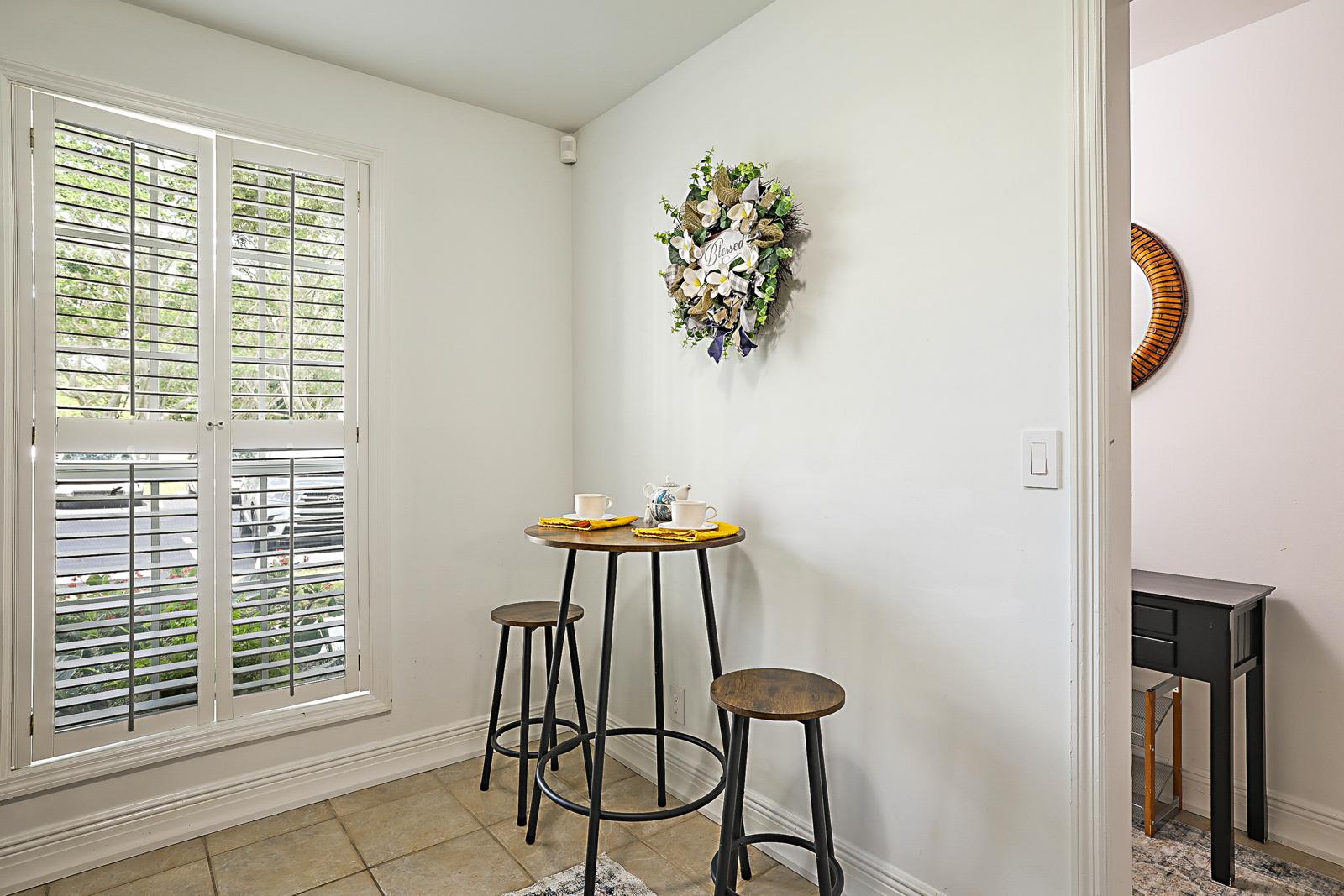 5032 Heatherhill Lane #6, Boca Raton, FL 33486 - breakfast nook with plantation shutters