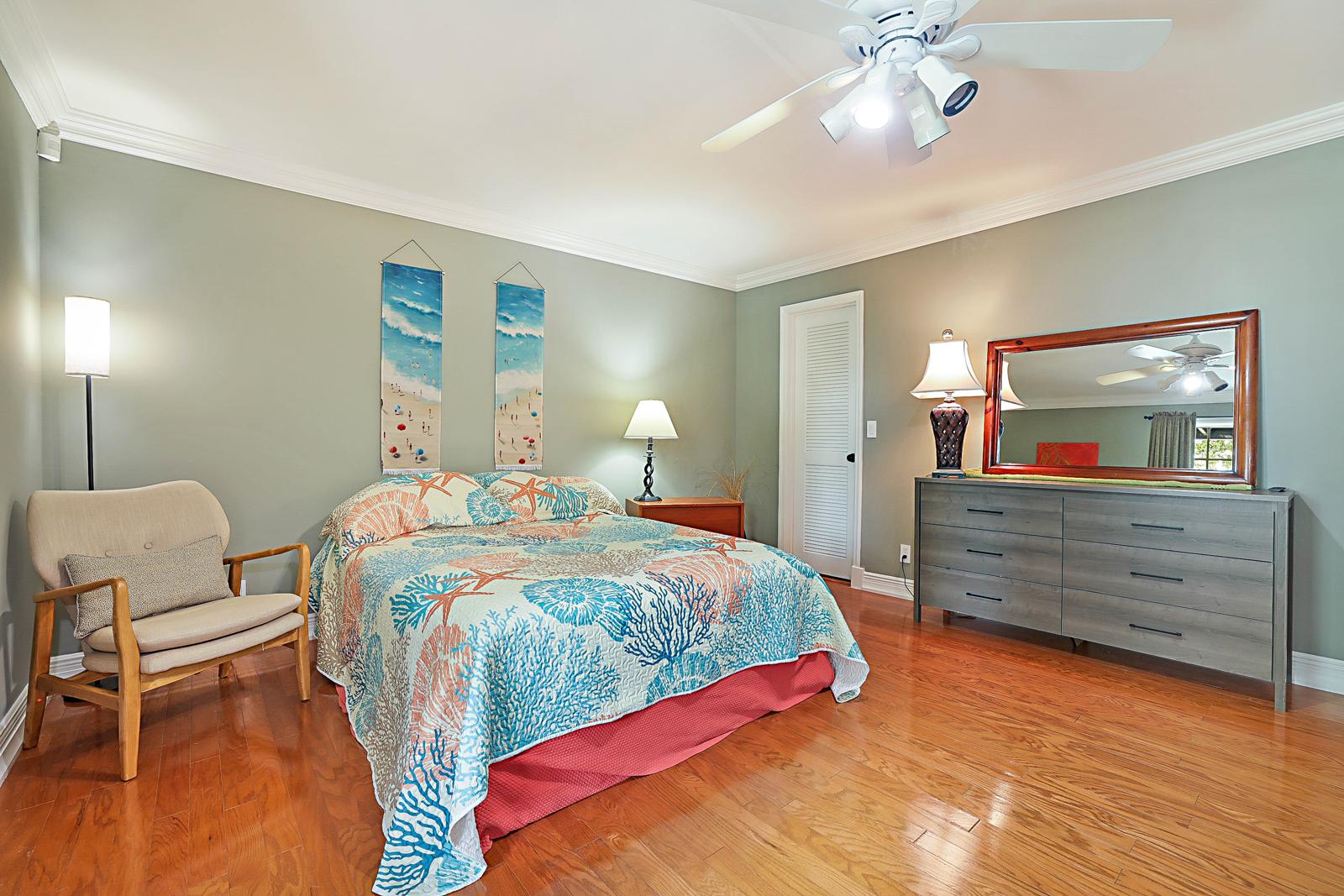 5032 Heatherhill Lane #6, Boca Raton, FL 33486 - bedroom with hardwood floors and ceiling fan
