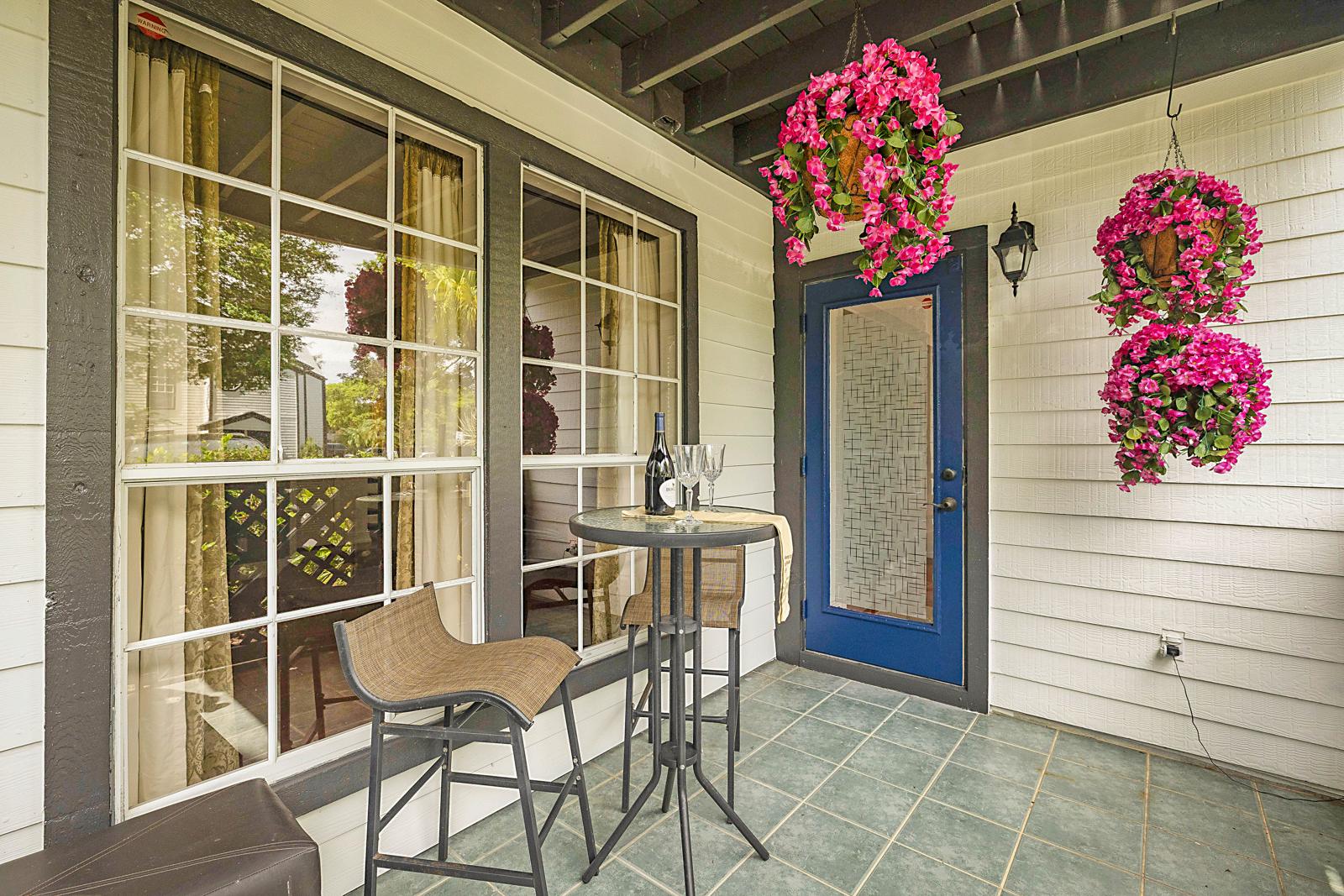 5032 Heatherhill Lane #6, Boca Raton, FL 33486 - private covered patio with hanging flower baskets