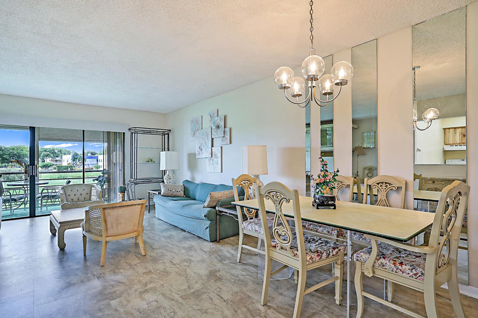 76 Capri B, Delray Beach, FL 33484 - living and dining area