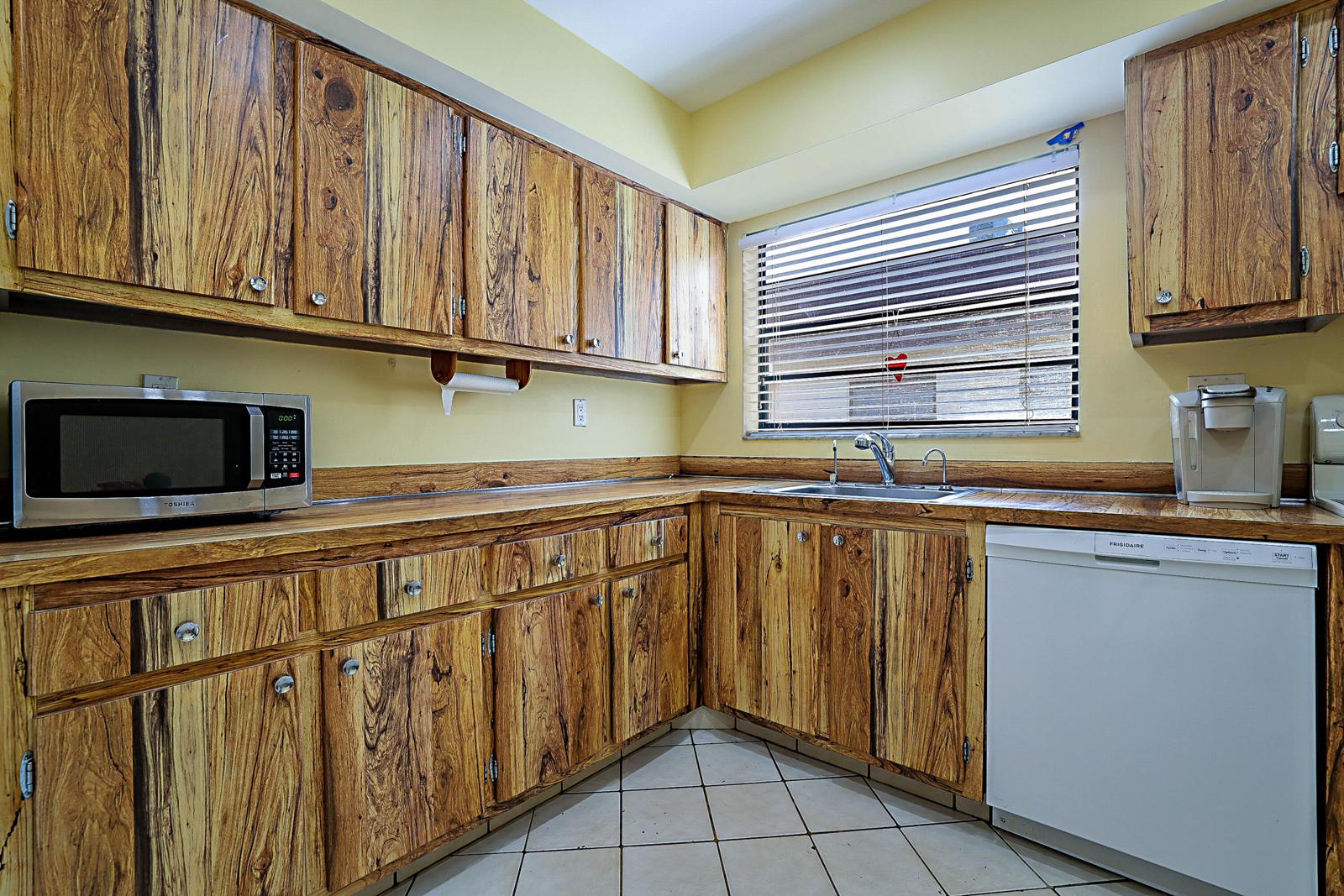 76 Capri B, Delray Beach, FL 33484 - original kitchen with wood cabinets
