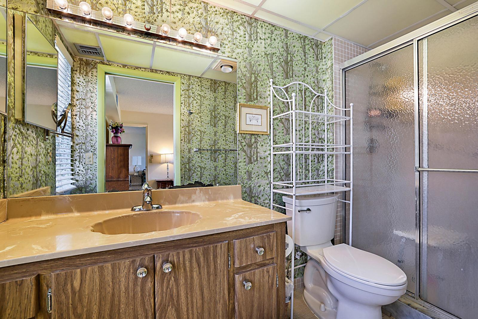 76 Capri B, Delray Beach, FL 33484 - bathroom with glass shower enclosure