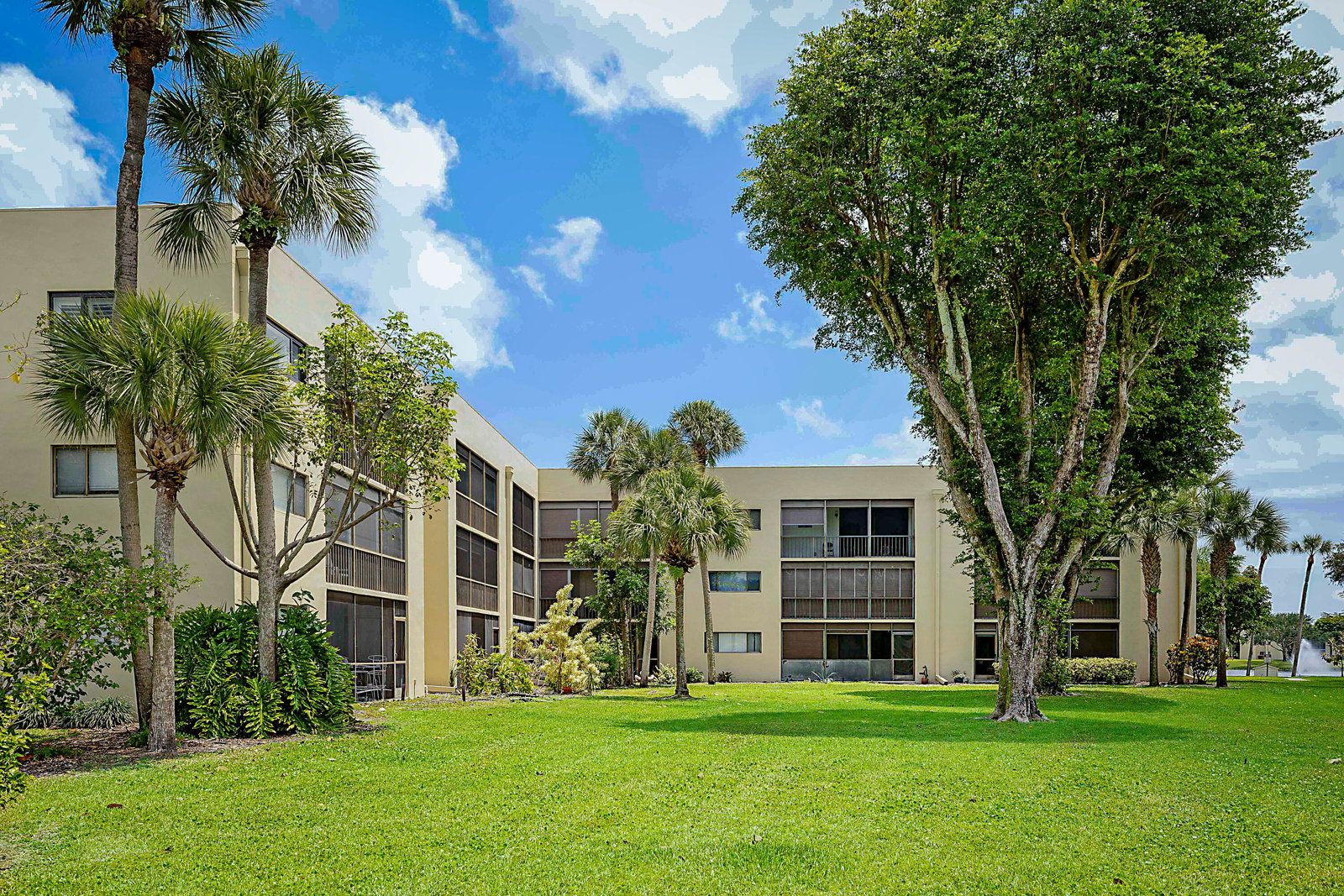 5160 Las Verdes Circle #117, Delray Beach FL - sold
